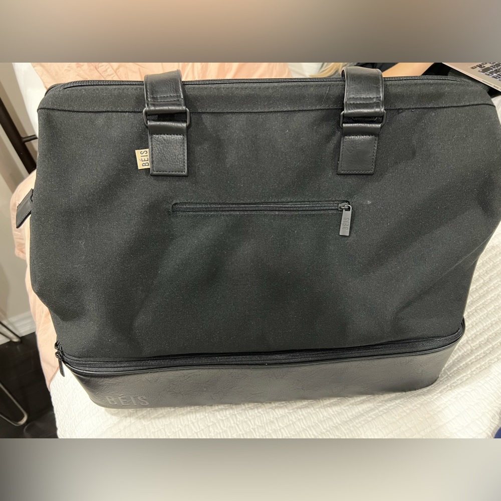 Beis Weekender Bag in black